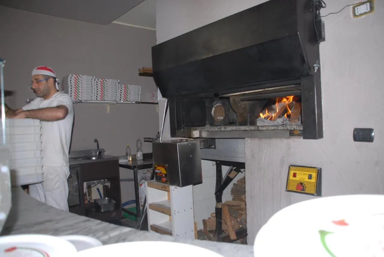 **  Hotel Ristorante Il Calipso By Mago Robecchetto con Induno Italië